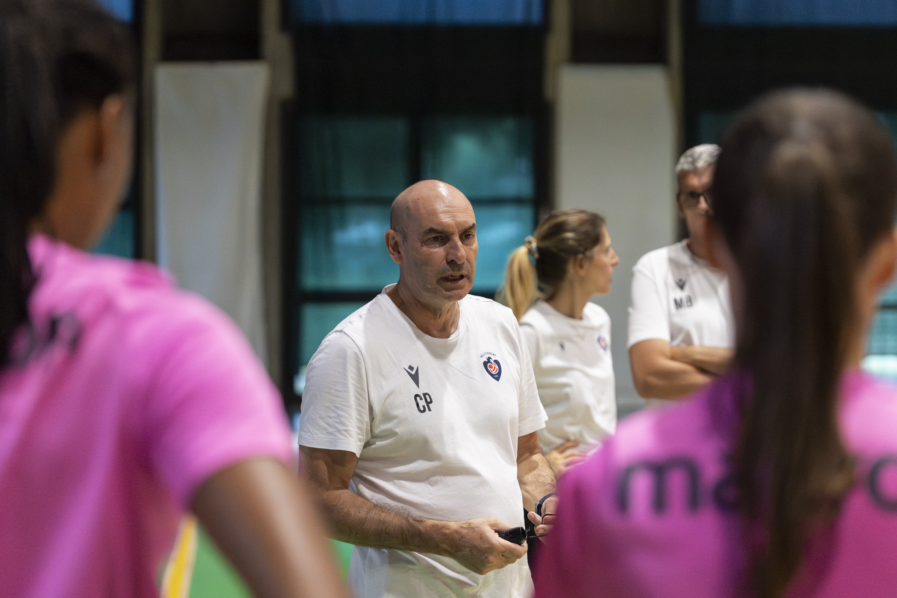 32 Volley